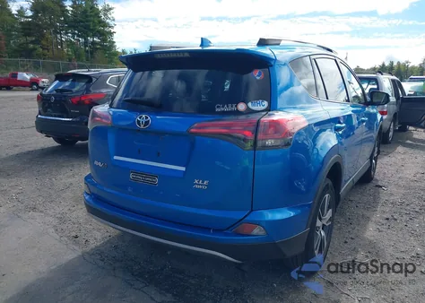 2018 Toyota Rav4 Xle z USA, uszkodzony, nr VIN JTMRFREV9JD226773